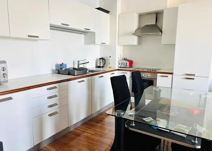 Waterfront Views 2 Beds 2 Baths شقة دبلن