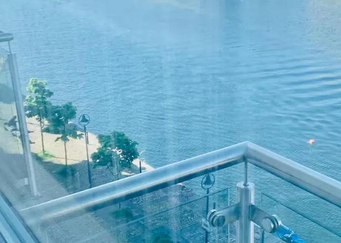 Waterfront Views 2 Beds 2 Baths شقة *