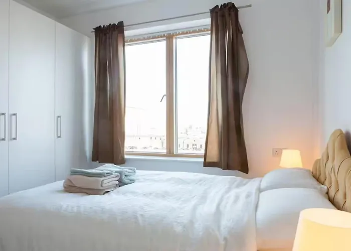 Super Grand Water Front View 2 Beds 2 Baths דבלין