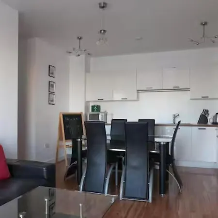 Waterfront Views 2 Beds 2 Baths Apartmán