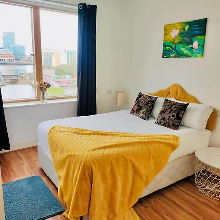 Waterfront Views 2 Beds 2 Baths דירה