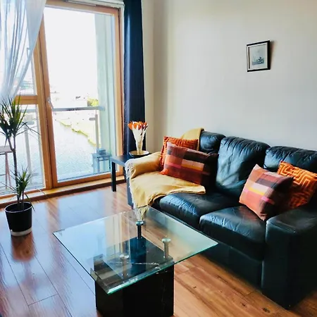 Waterfront Views 2 Beds 2 Baths Apartmán