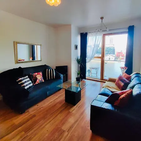 Waterfront Views 2 Beds 2 Baths Apartmán