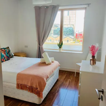 Waterfront Views 2 Beds 2 Baths Apartmán