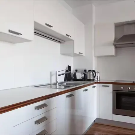 Waterfront Views 2 Beds 2 Baths Apartmán