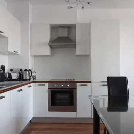 Waterfront Views 2 Beds 2 Baths Apartmán *