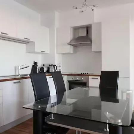 Waterfront Views 2 Beds 2 Baths Apartmán Dublin