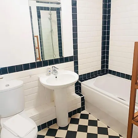Waterfront Views 2 Beds 2 Baths Apartmán Dublin